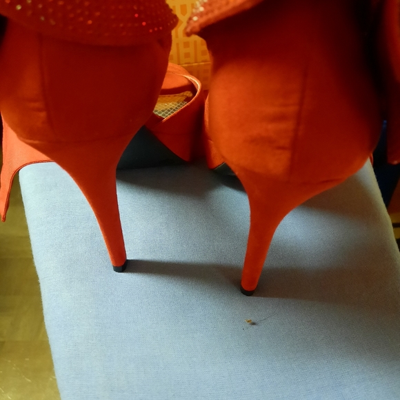 NWOT GB- Gianni Bini- Royal Red HIGH HEEL Shoes Sz. 9.5 - Picture 3 of 4